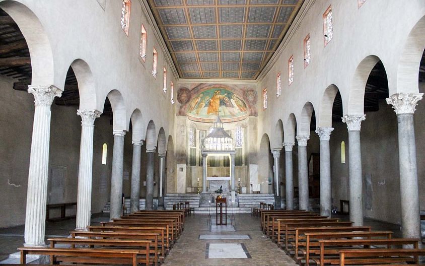 Внутри церкви Святого Георгия в Велабро