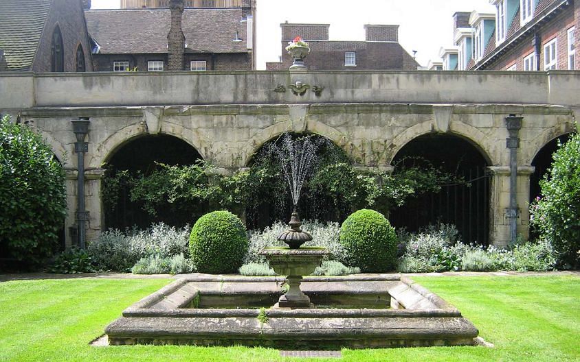 Сад в Вестминстерском аббатстве