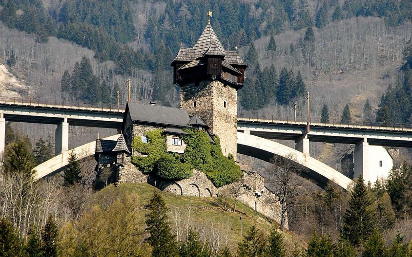 Замок Фалькентайн в Австрии