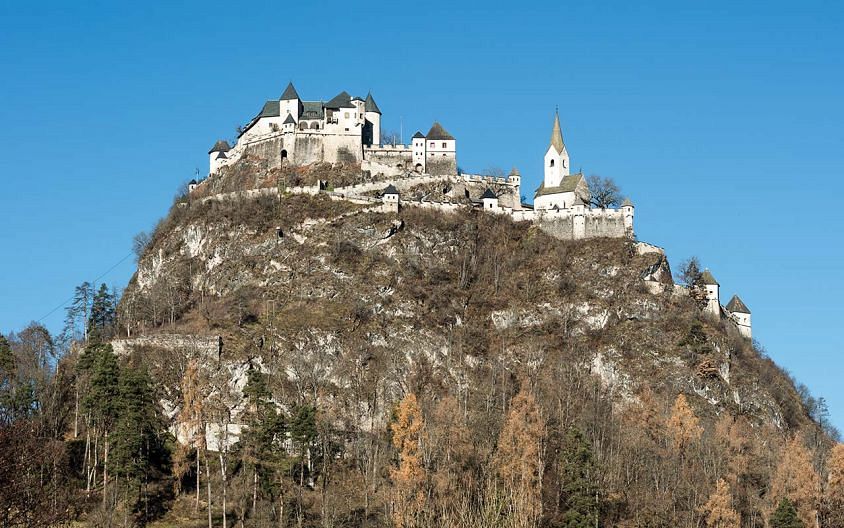 Замок Гохостревитц в Австрии