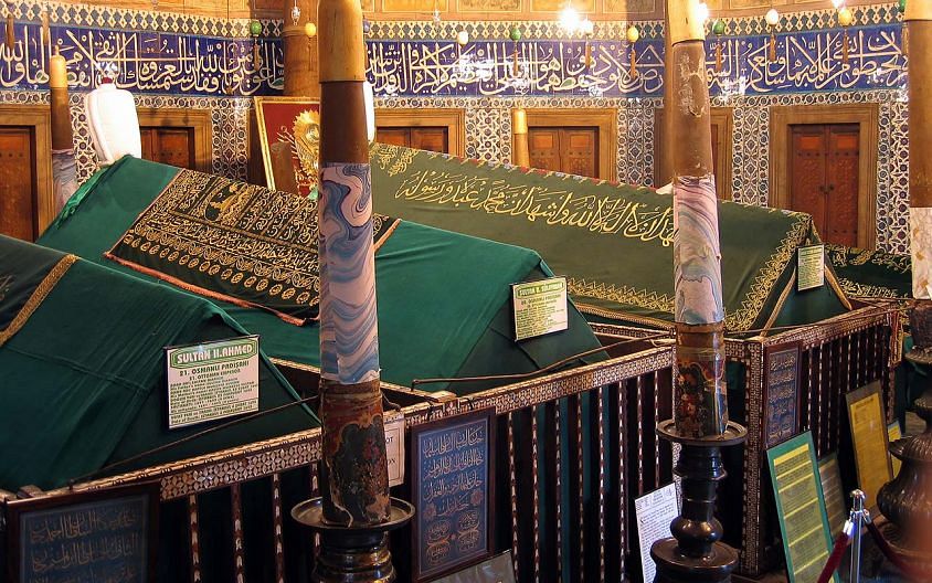 Могила Султана Сулеймана в мечети Сулеймание