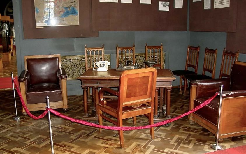 Мебель из кабинета Сталина