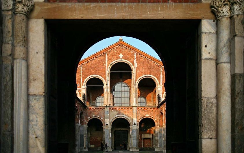 Базилика Святого Амвросия в Милане © Paolobon140