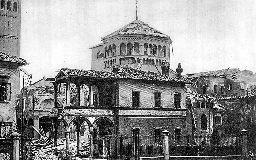 Церковь Амвросия серьезно пострадала вовремя бомбардировки 1943 года 