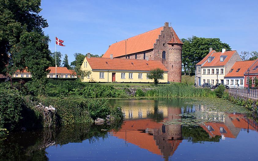 Замок Нюборг в Дании